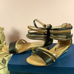 Denver Hayes summer sandals size 6